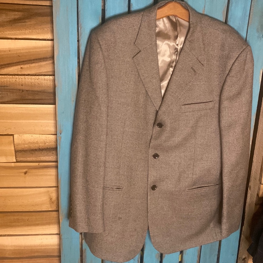 Roberto Villini herringbone tweed 3 button wool jacket size 44R padded shoulders